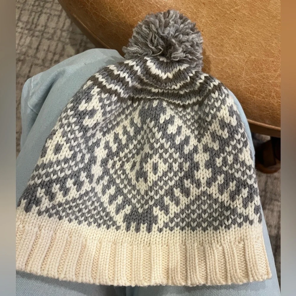 Banana Republic Extra Fine Merino Wool Knit Beanie with Pom Pom Detailing Hat
